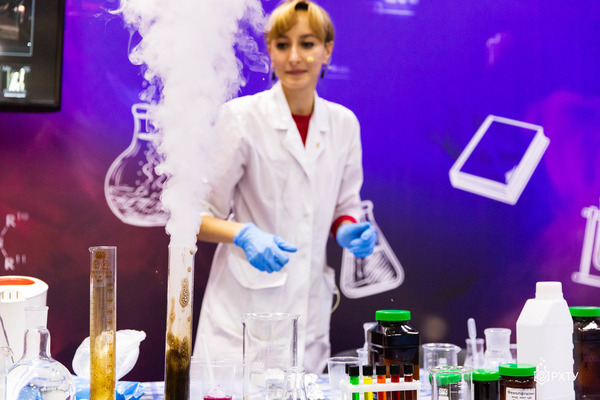 На Всероссийском фестивале NAUKA 0+ ученые РХТУ провели научно-популярные лекции и мастер-классы