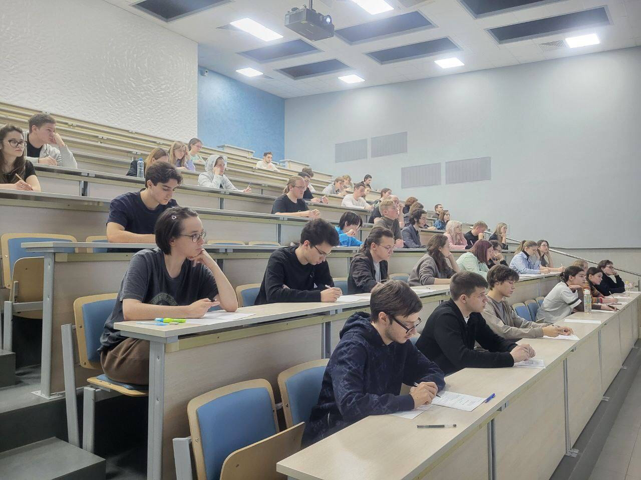 Менделеевцы стали победителями Всероссийской олимпиады по английскому языку